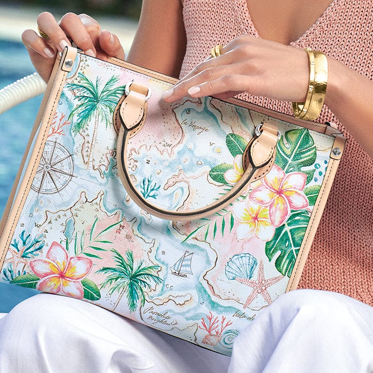 A model holding the Voyage Tote