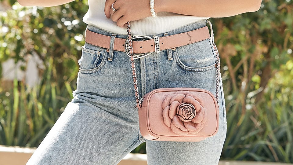 A model wearing a Rosie handbag