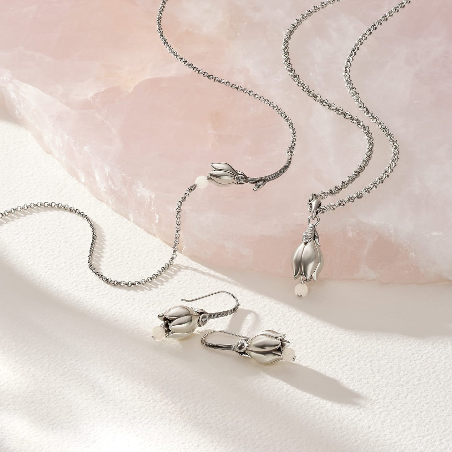 La Tulipe Petal Bar Necklace