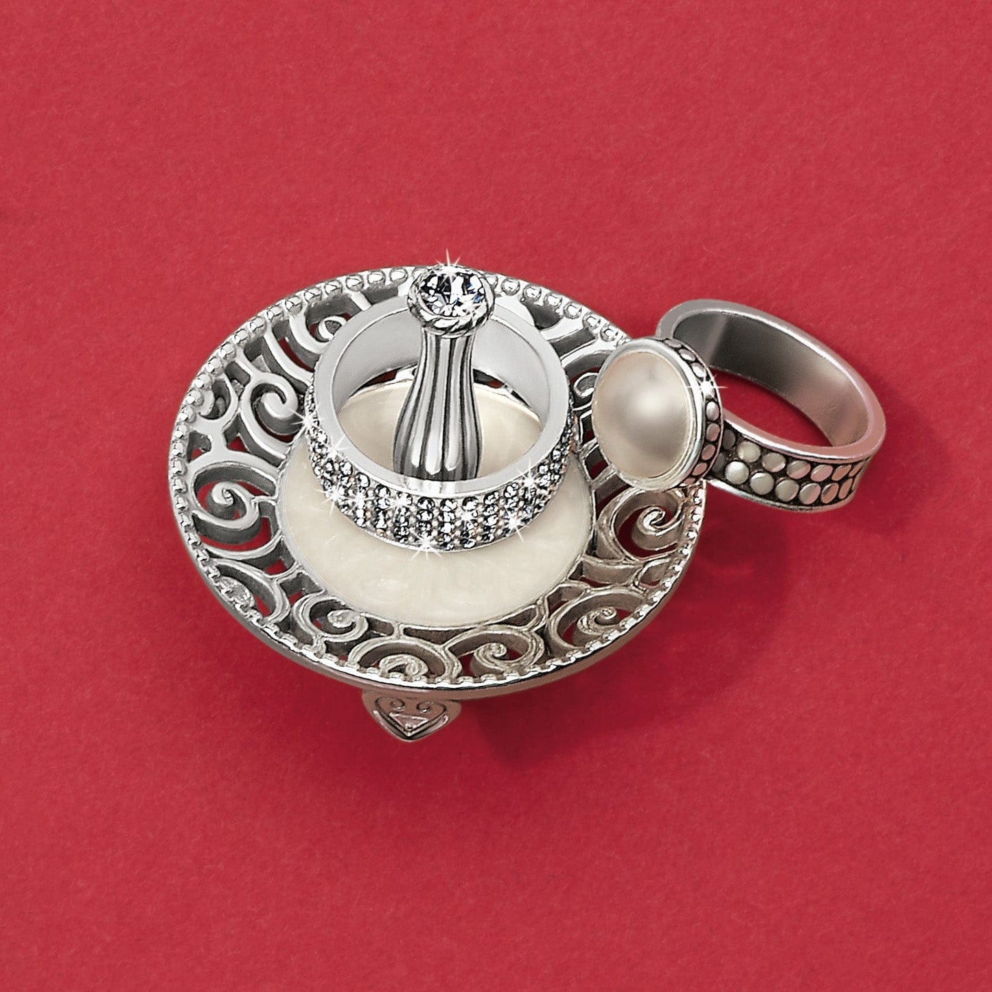 Lacie Daisy Ring Holder